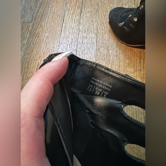 Aldo women’s high heel in black women’s size 7.5 - Picture 10 of 10